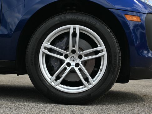 Used 2024 Porsche Macan w/ Premium Plus Package image 21