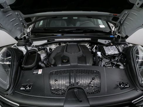 New 2026 Porsche Macan image 36