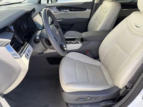 Certified 2023 Cadillac XT6 Premium Luxury FWD image 9