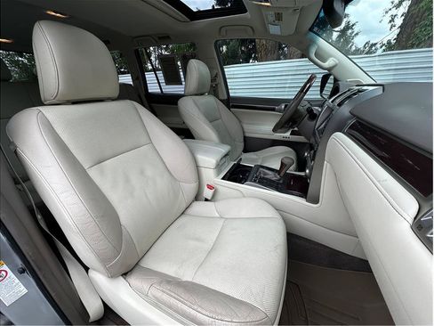 Used 2016 Lexus GX 460 w/ Premium Package AWD/4WD image 15