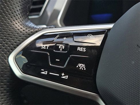 Used 2023 Volkswagen Tiguan SE R-Line image 30