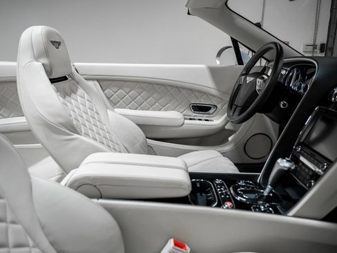 Used 2017 Bentley Continental GT image 62