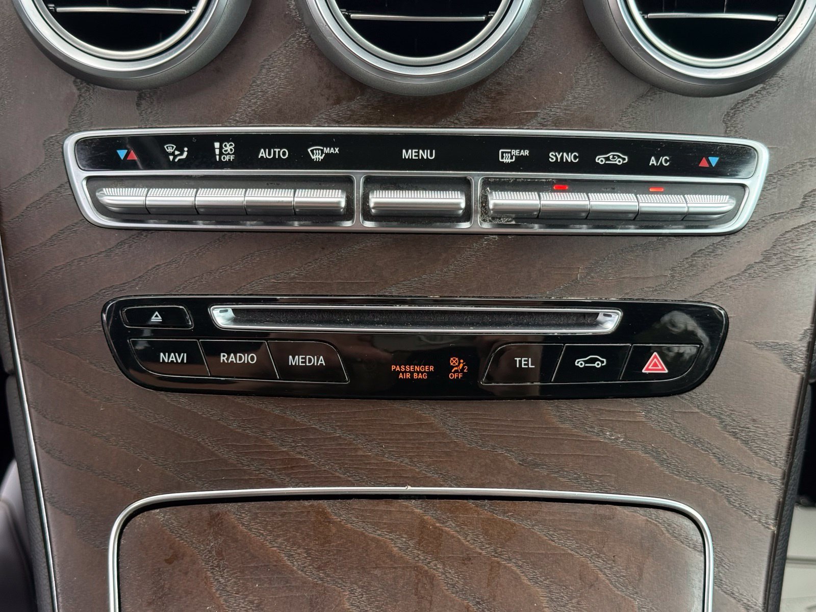 Used 2019 Mercedes-Benz GLC 300 4MATIC w/ Premium Package image 23