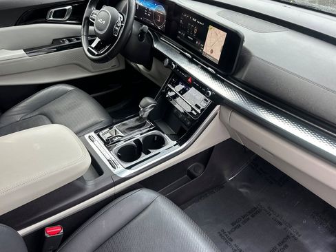 Used 2022 Kia Carnival SX Prestige image 18