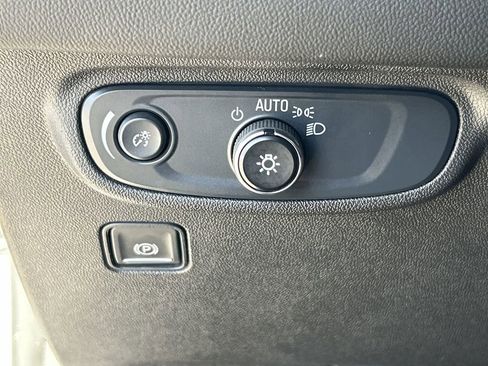 Used 2024 GMC Terrain SLE FWD image 17