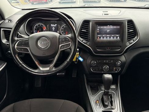 Used 2020 Jeep Cherokee Latitude w/ Cold Weather Group image 11