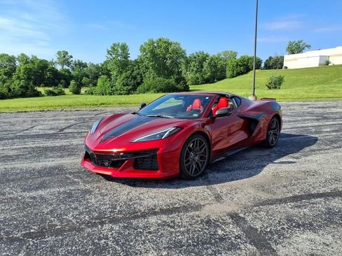 Used 2025 Chevrolet Corvette Z06 RWD image 32