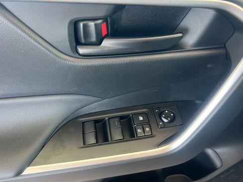 Used 2025 Toyota RAV4 LE AWD/4WD image 8
