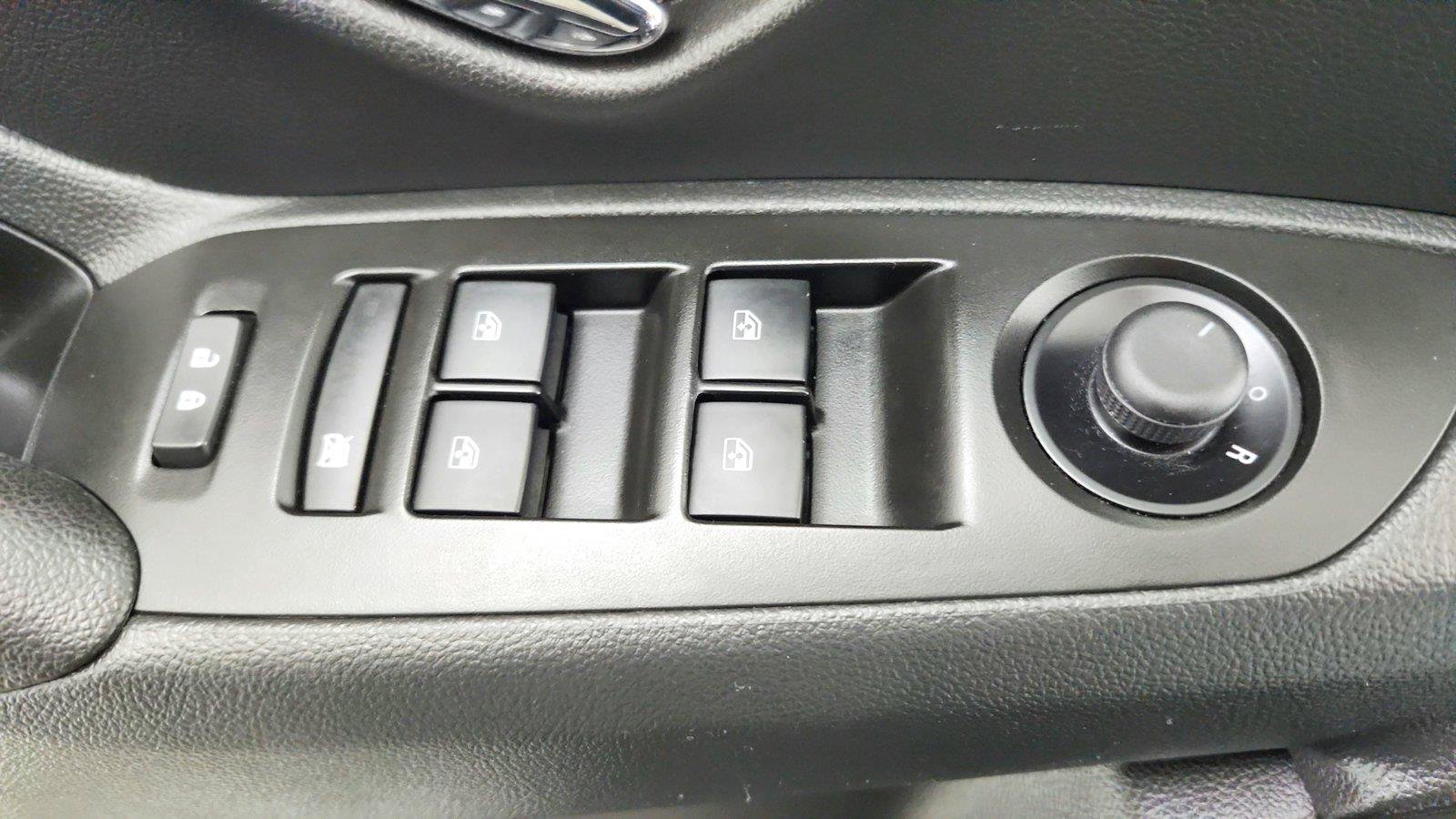 Used 2022 Chevrolet Trax LT w/ LT Convenience Package AWD/4WD image 15