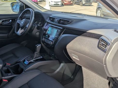 Used 2022 Nissan Rogue Sport SL w/ Premium Package image 31