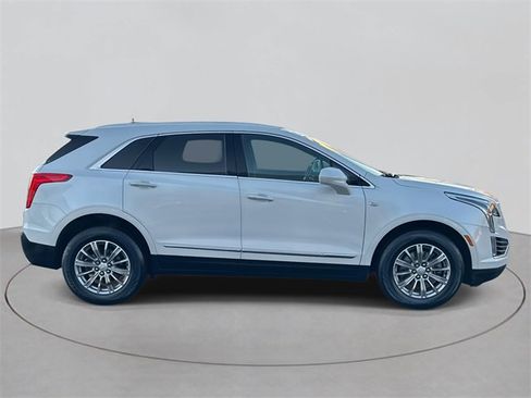 Used 2017 Cadillac XT5 Luxury w/ Driver Awareness Package image 4