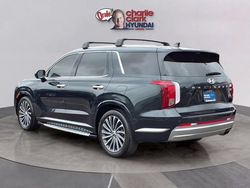 Used 2023 Hyundai Palisade Calligraphy FWD image 3