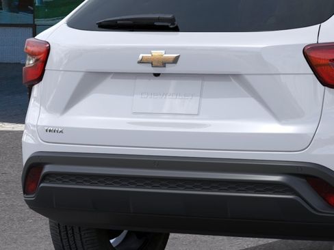 New 2026 Chevrolet Trax LS w/ LS Convenience Package FWD image 38