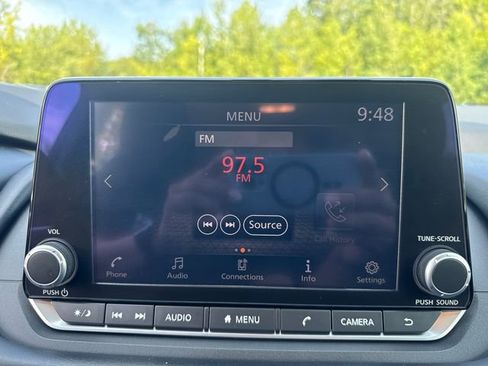 Used 2024 Nissan Rogue S image 31