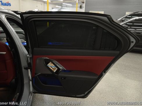 Used 2024 BMW 740i w/ M Sport Professional Package image 41