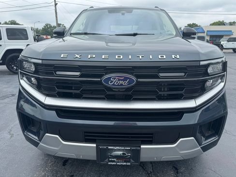 Used 2025 Ford Expedition Platinum w/ Driver's Package AWD/4WD image 19