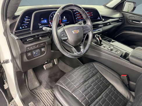 Used 2023 Cadillac Escalade V w/ LPO, ONYX Package AWD/4WD image 4