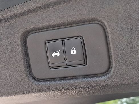 Used 2024 Nissan Pathfinder SL AWD/4WD image 30
