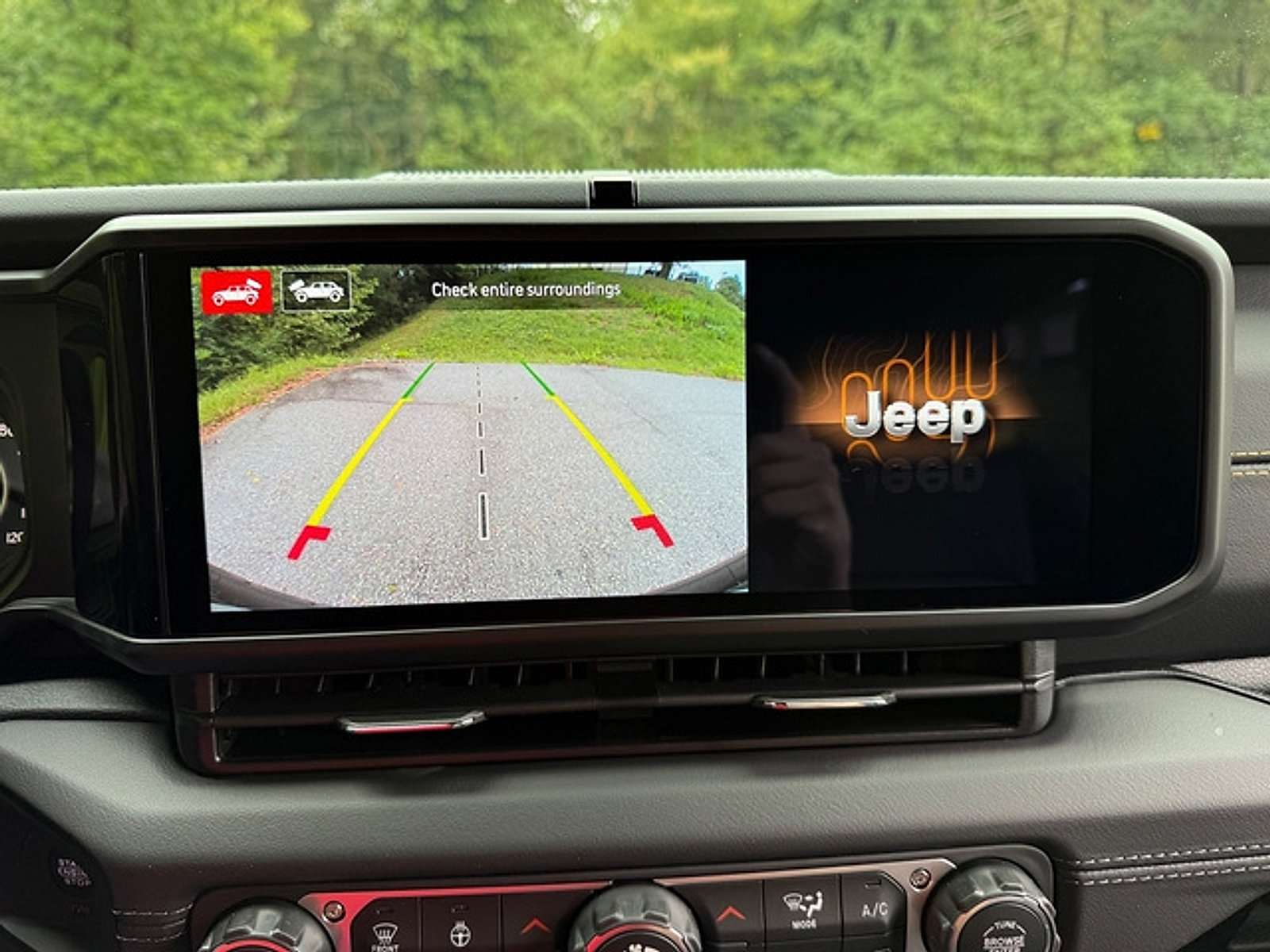 New 2027 Jeep Wrangler Unlimited Sahara AWD/4WD image 25
