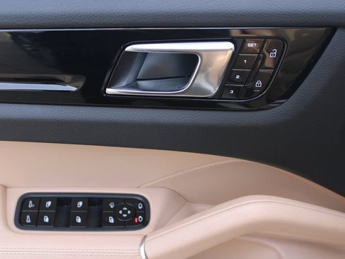 Used 2021 Porsche Cayenne image 10