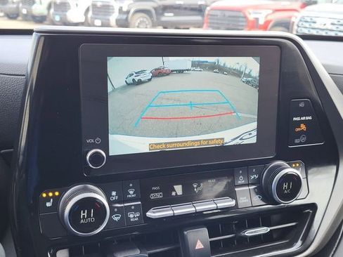 Used 2025 Toyota Highlander XLE image 17