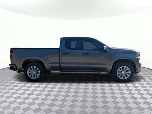 Used 2021 Chevrolet Silverado 1500 Custom image 3