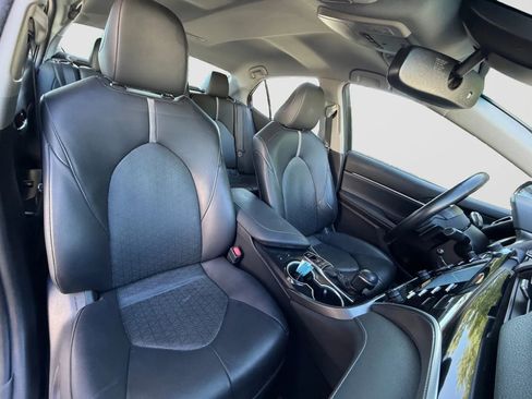 Used 2018 Toyota Camry XSE FWD image 21