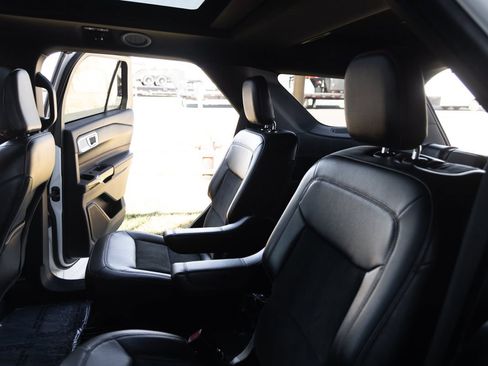 Used 2023 Ford Explorer ST-Line w/ Class IV Trailer Tow Package image 18