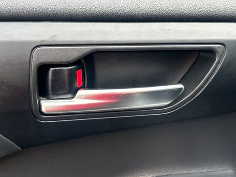 Used 2021 Toyota Highlander XLE image 8