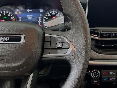 Used 2023 Jeep Compass Sport image 20