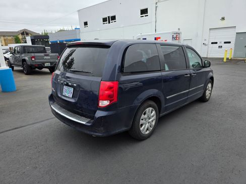 Used 2016 Dodge Grand Caravan American Value Package w/ UConnect Hands-Free Group FWD image 5