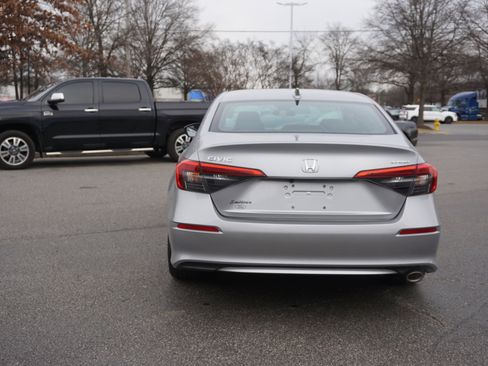 Used 2023 Honda Civic Sport image 5