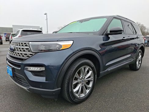 Certified 2023 Ford Explorer Limited w/ Limited Technology Package image 3