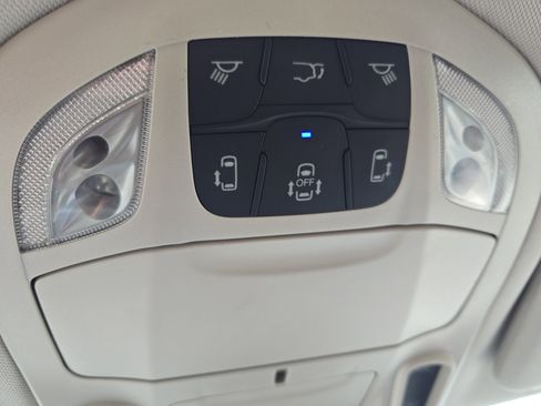 Used 2024 Chrysler Pacifica Limited image 33