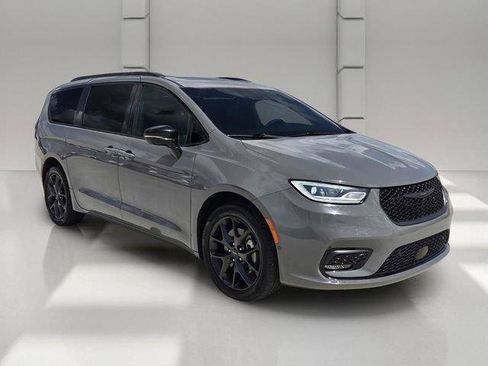Used 2023 Chrysler Pacifica Limited w/ S Appearance Package AWD/4WD image 7