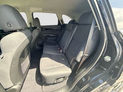 Used 2019 Kia Sorento S image 25
