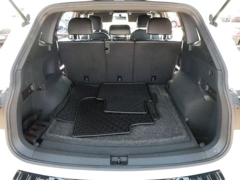 Used 2021 Volkswagen Tiguan SE R-Line AWD/4WD image 18