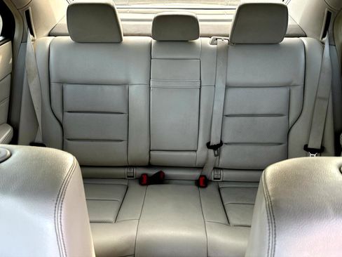 Used 2014 Mercedes-Benz E 350 4MATIC Sedan image 17