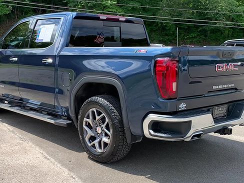 Used 2022 GMC Sierra 1500 SLT w/ SLT Premium Plus Package AWD/4WD image 2