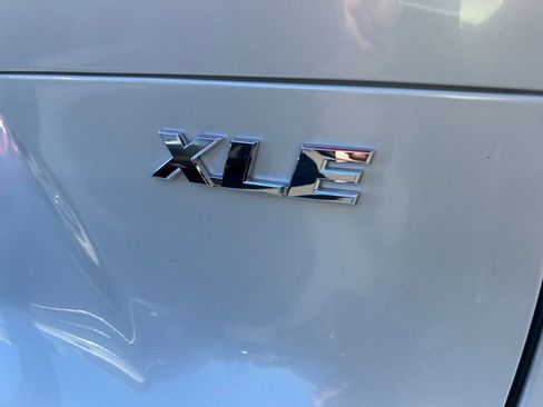 Used 2024 Toyota Venza AWD/4WD image 35