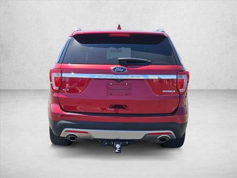 Used 2016 Ford Explorer XLT w/ Equipment Group 202A FWD image 12