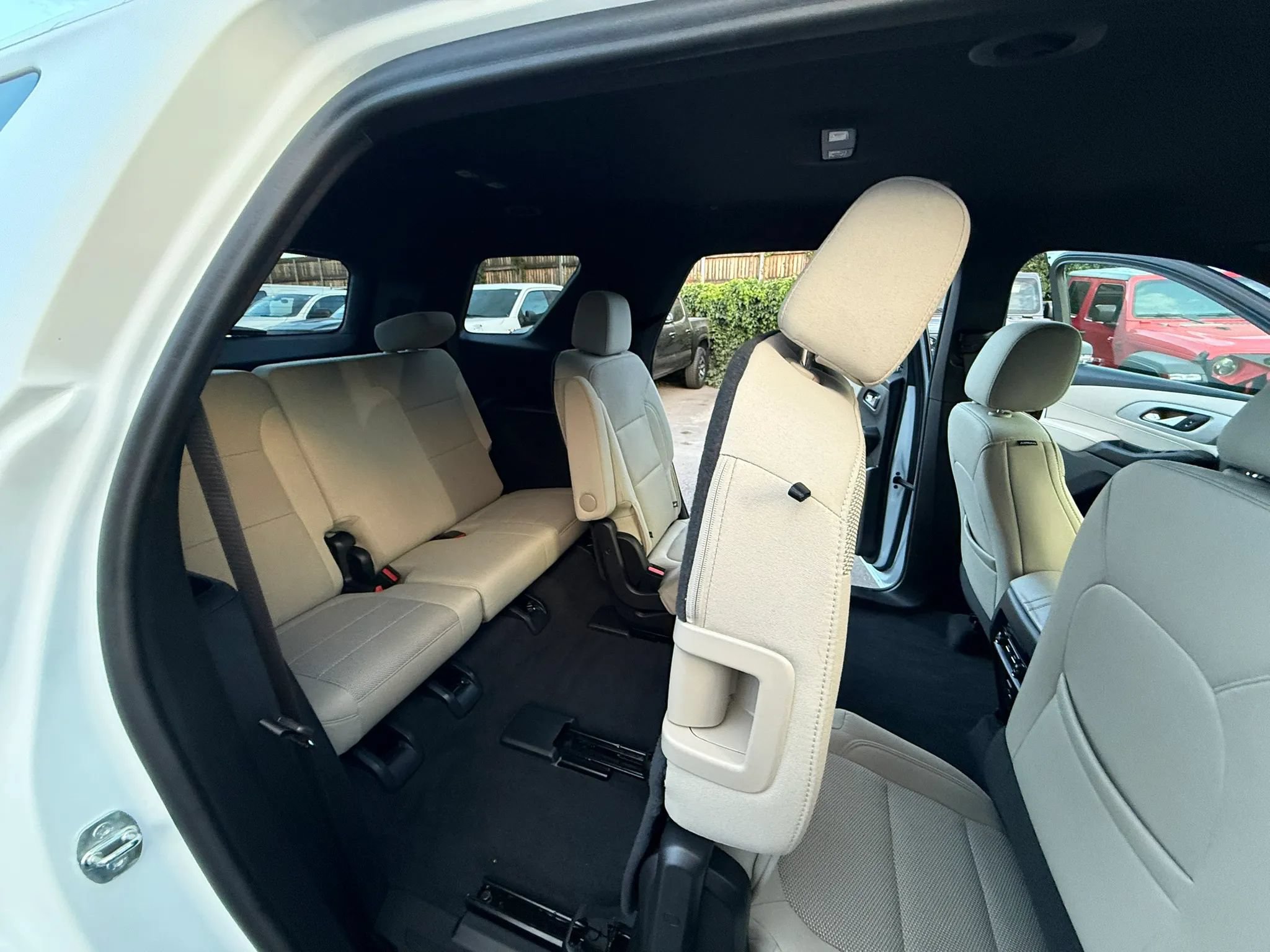 Used 2023 Chevrolet Traverse LT w/ LPO, Cargo Package AWD/4WD image 19