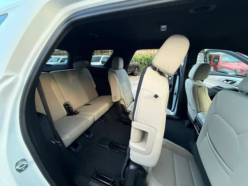 Used 2023 Chevrolet Traverse LT w/ LPO, Cargo Package AWD/4WD image 19