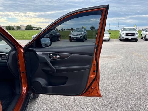 Used 2018 Nissan Rogue SV FWD image 17