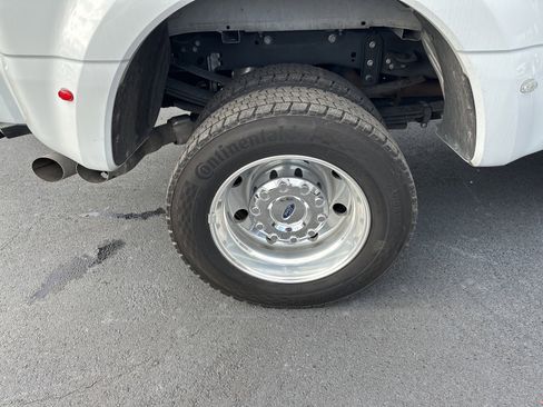 Used 2024 Ford F450 Lariat image 9