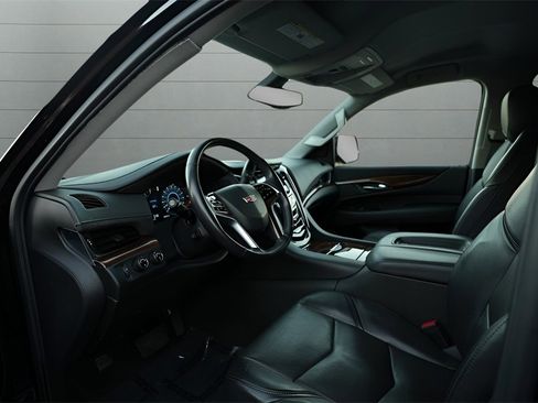 Used 2020 Cadillac Escalade ESV 4WD image 28