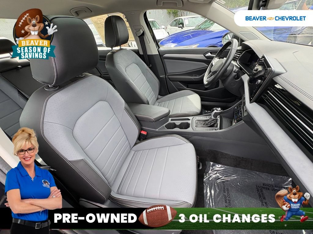 Used 2025 Volkswagen Jetta SE FWD image 24