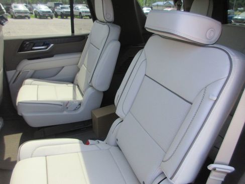 New 2026 GMC Yukon Denali w/ Denali Reserve Package AWD/4WD image 12