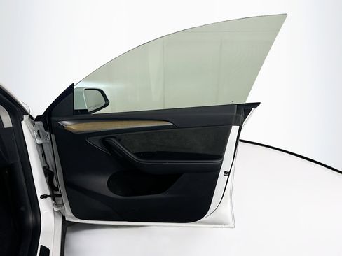 Used 2023 Tesla Model Y Long Range image 30