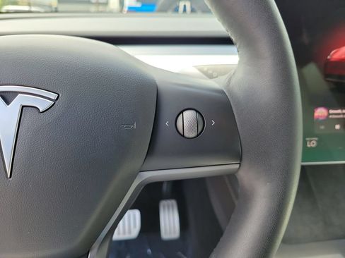 Used 2022 Tesla Model Y Performance AWD/4WD image 25